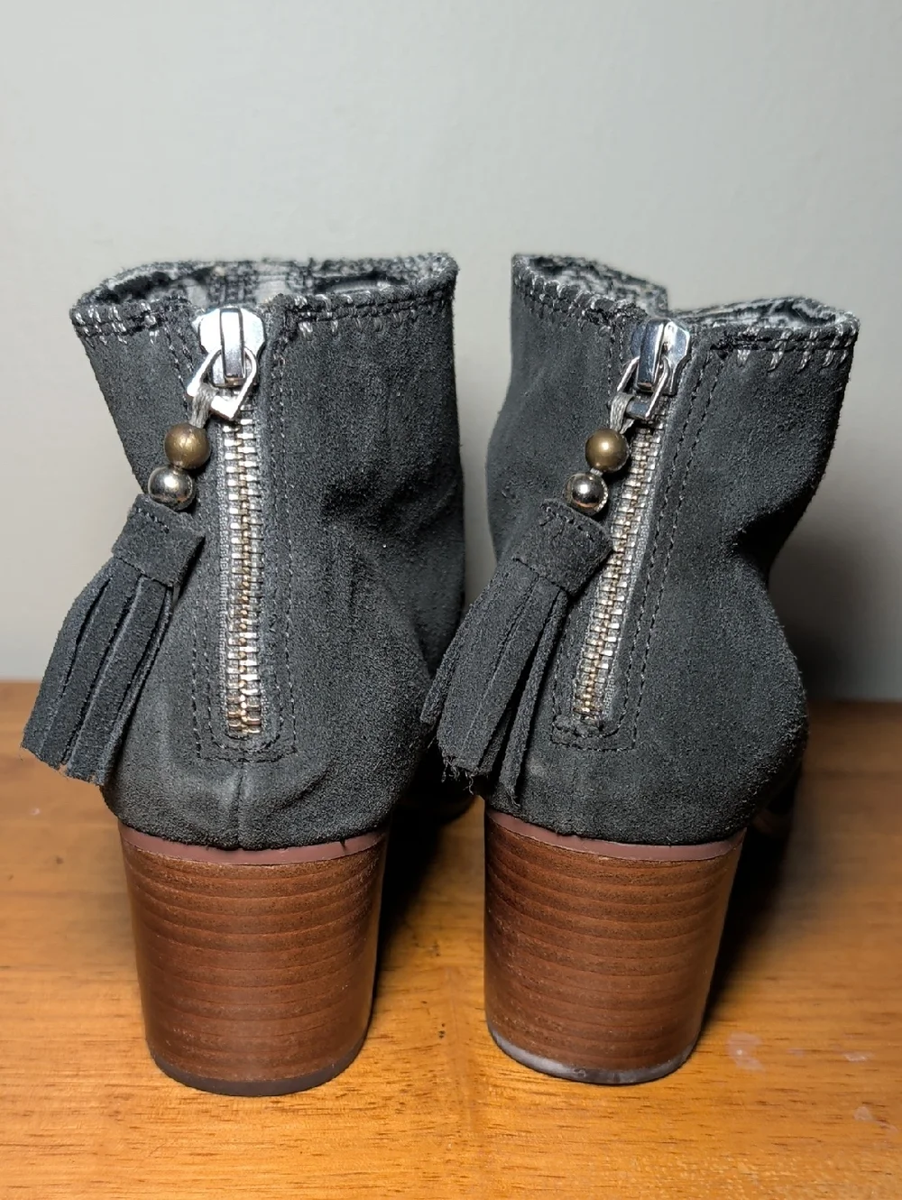 TOMS Leila Ankle Booties Gray Suede Black + White Cloth Lining Tassel Size 9.5